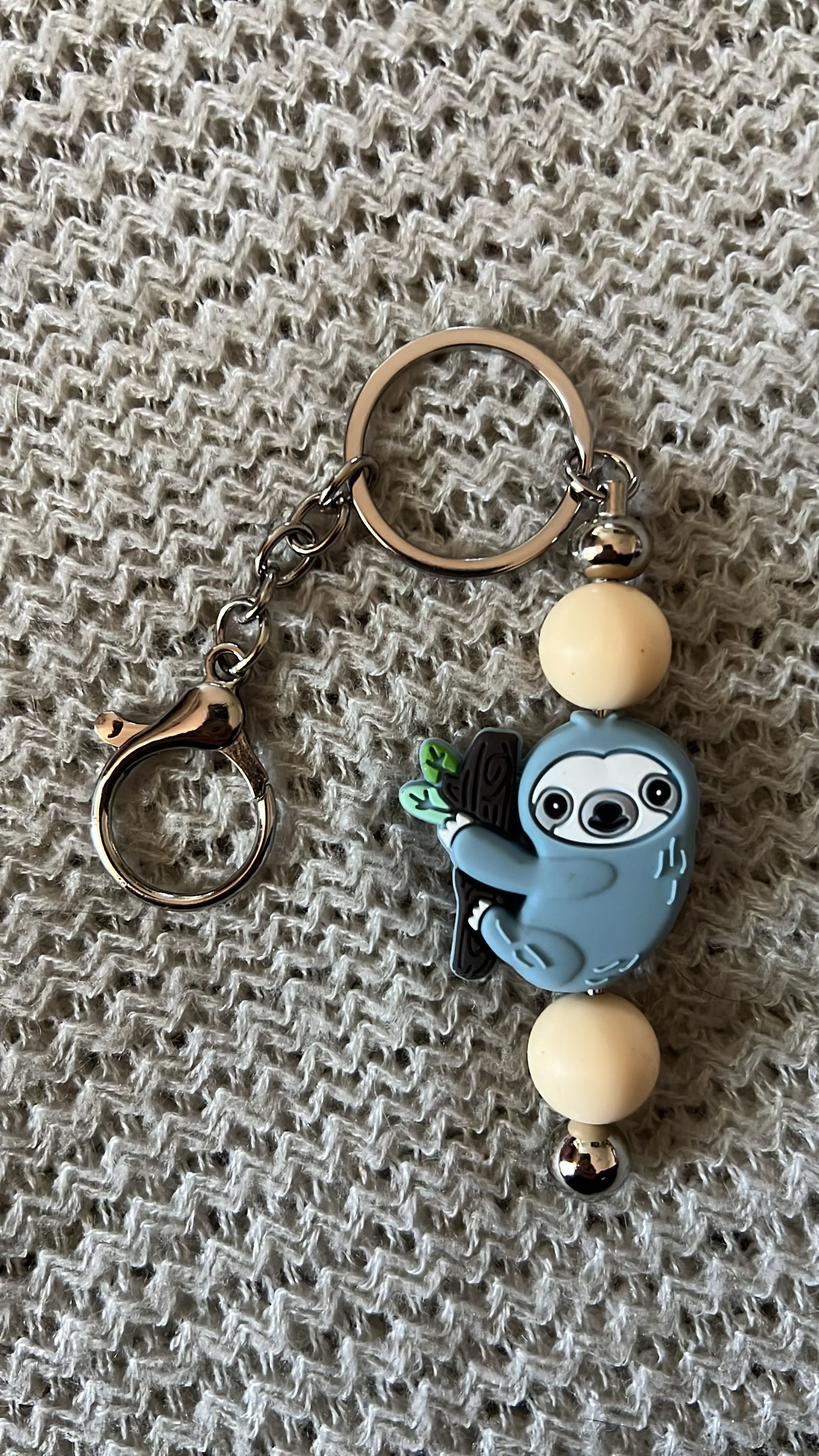 Sloth keychain (8007559643274)